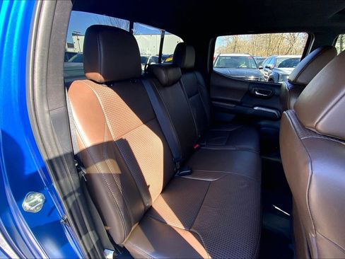 Used 2017 Toyota Tacoma Limited w/ Tow Package image 28