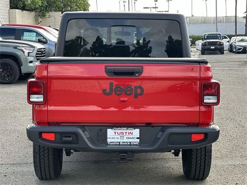 Used 2021 Jeep Gladiator Sport image 5