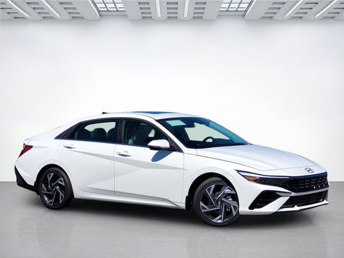 New 2026 Hyundai Elantra Limited FWD image 3