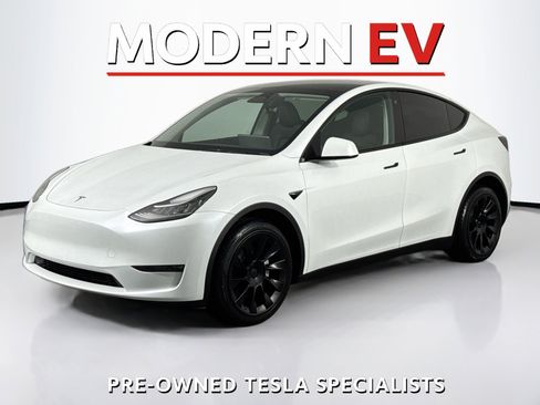 Used 2023 Tesla Model Y Long Range image 1