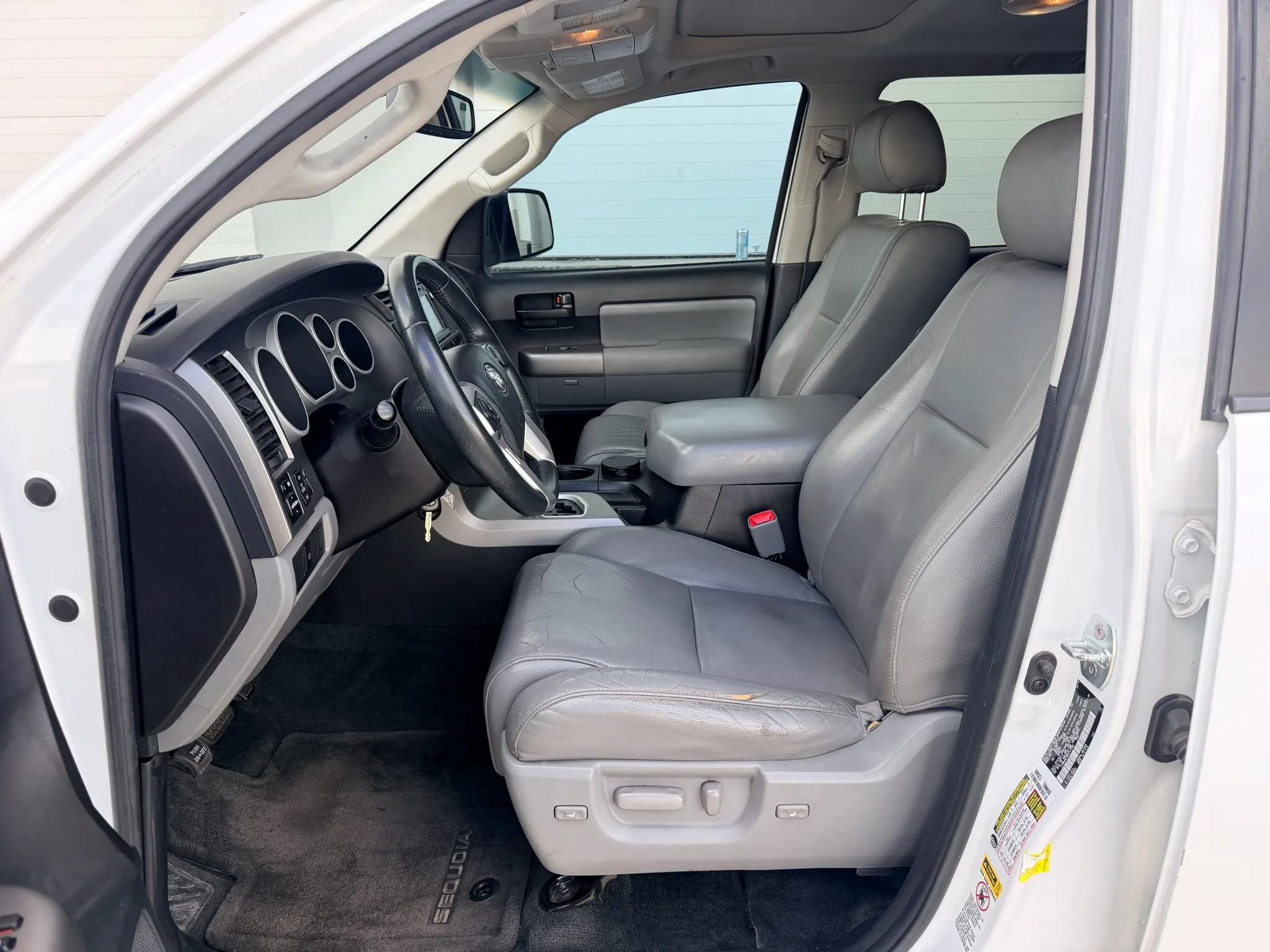 Used 2016 Toyota Sequoia SR5 w/ Premium Package AWD/4WD image 12