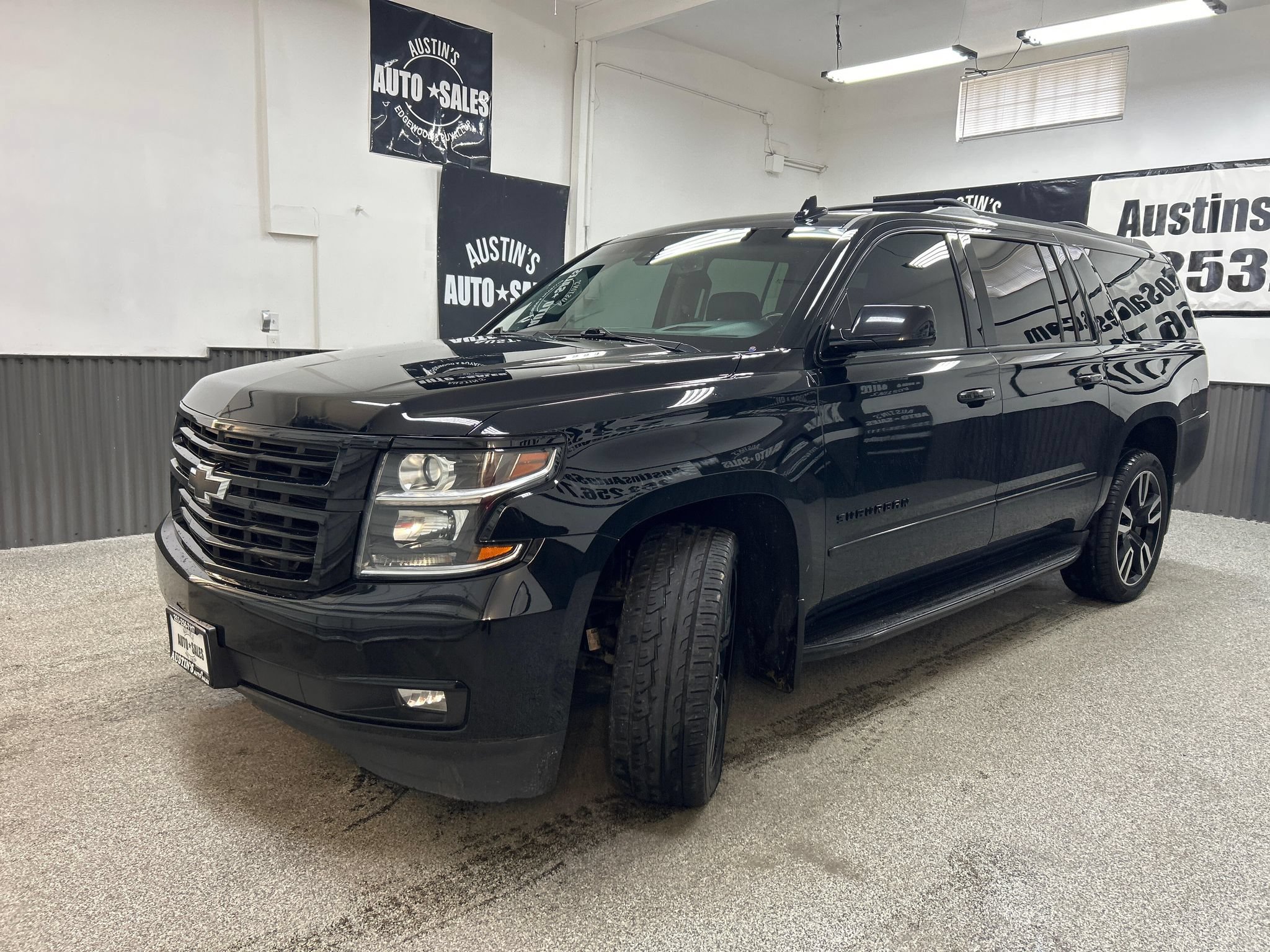 Used 2018 Chevrolet Suburban Premier AWD/4WD image 3