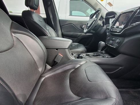 Used 2019 Jeep Cherokee Limited image 4