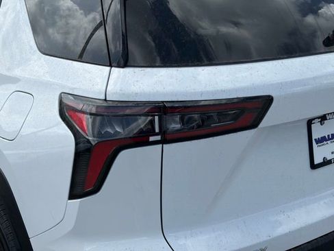 New 2026 Chevrolet Equinox LT FWD image 11