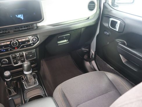 Used 2024 Jeep Wrangler Unlimited AWD/4WD image 25