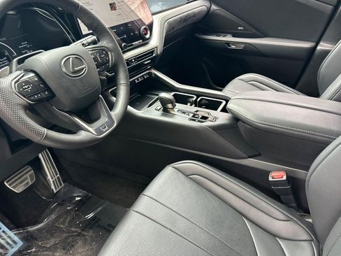 Used 2025 Lexus TX 500h AWD w/ Technology Package image 4