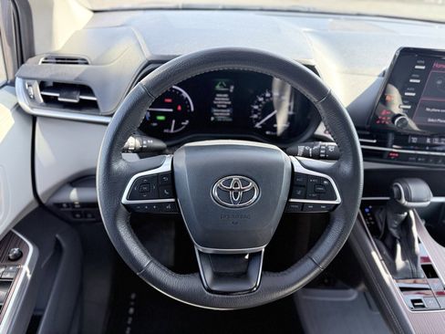 Used 2021 Toyota Sienna XLE image 13