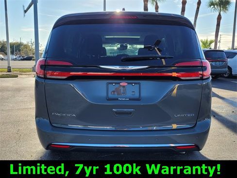 Used 2023 Chrysler Pacifica Limited image 6