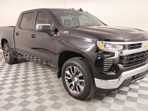Used 2022 Chevrolet Silverado 1500 LT w/ Z71 Off-Road Package image 1