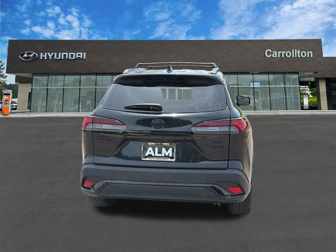 Used 2024 Toyota Corolla Cross AWD Hybrid w/ Moonroof Package image 6