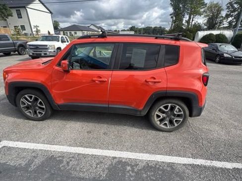 Used 2016 Jeep Renegade Latitude FWD image 65