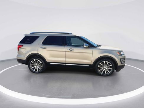 Used 2017 Ford Explorer Platinum AWD/4WD image 9