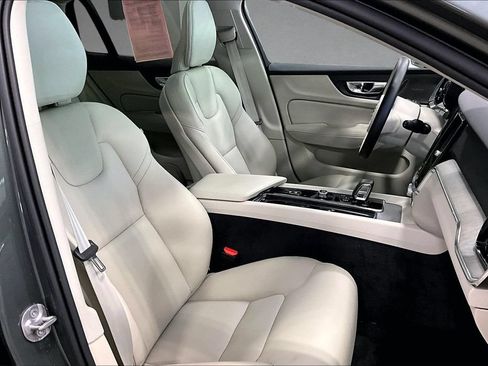 Certified 2026 Volvo V60 B5 Cross Country Plus w/ Protection Package Premier AWD/4WD image 29