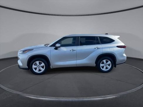 Certified 2024 Toyota Highlander LE AWD/4WD image 6