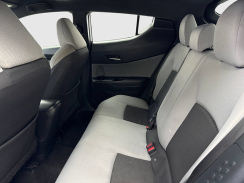Used 2019 Toyota C-HR XLE FWD image 38