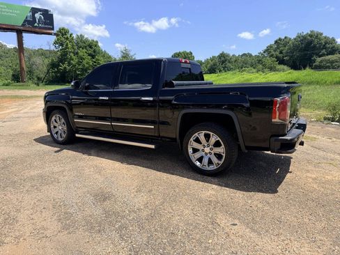 Used 2018 GMC Sierra 1500 Denali w/ Denali Ultimate Package AWD/4WD image 3