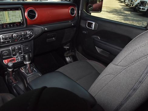 Used 2023 Jeep Gladiator Rubicon w/ Cold Weather Group AWD/4WD image 17
