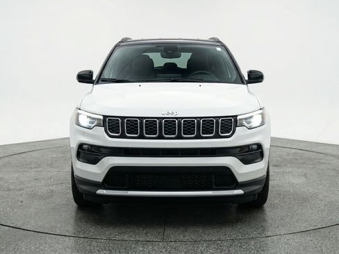 Used 2025 Jeep Compass Limited AWD/4WD image 2