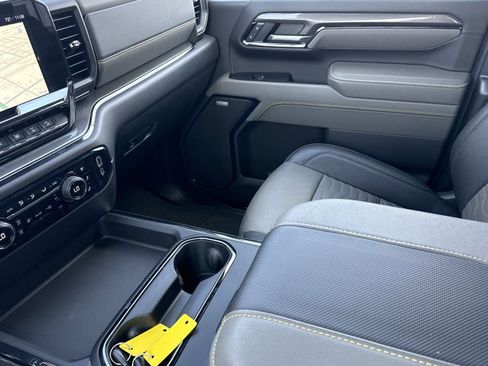 Used 2025 Chevrolet Silverado 2500 ZR2 w/ Technology Package image 26