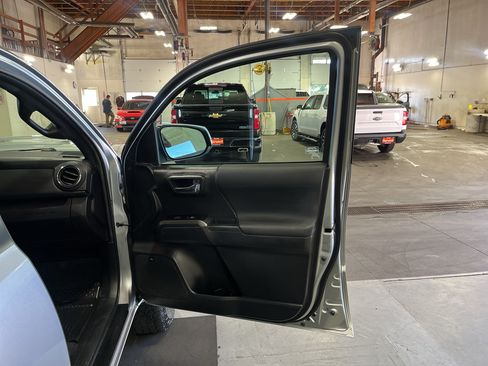 Used 2022 Toyota Tacoma TRD Sport w/ TRD Premium Sport Package AWD/4WD image 20