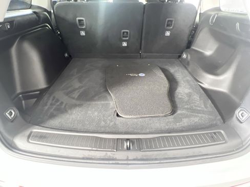 Used 2023 Jeep Grand Cherokee Laredo AWD/4WD image 23