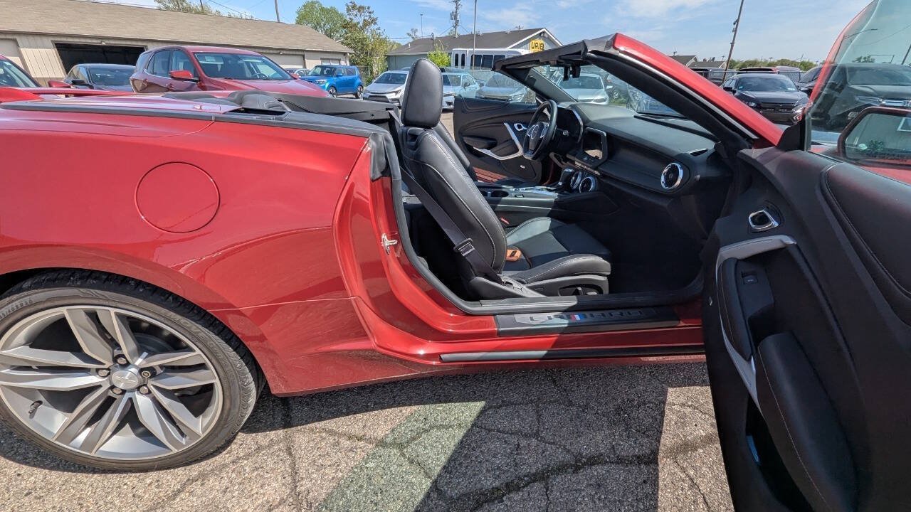 Used 2017 Chevrolet Camaro LT RWD image 17