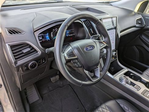 Used 2024 Ford Edge Titanium image 8