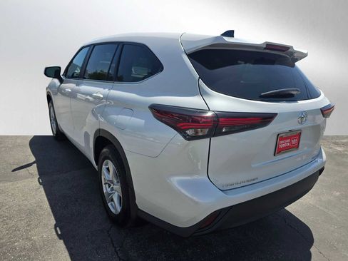 Used 2025 Toyota Highlander LE AWD/4WD image 5
