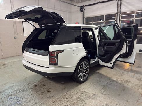 Used 2020 Land Rover Range Rover HSE image 12