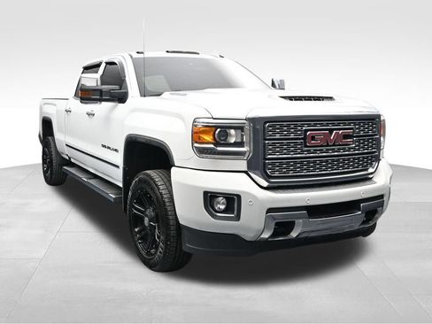 Used 2019 GMC Sierra 2500 Denali w/ Suspension Package, Off-Road AWD/4WD image 7