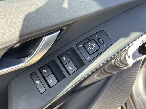 Certified 2025 Kia Niro EX image 17