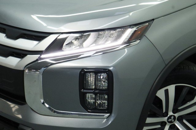 Used 2023 Mitsubishi Outlander Sport ES AWD/4WD image 2