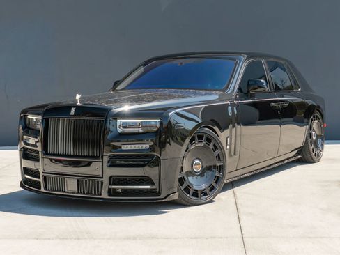 Used 2024 Rolls-Royce Phantom Sedan w/ The Phantom Package RWD image 3