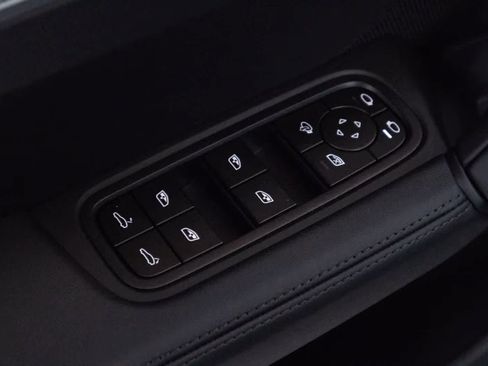 Certified 2025 Porsche Cayenne AWD/4WD image 26