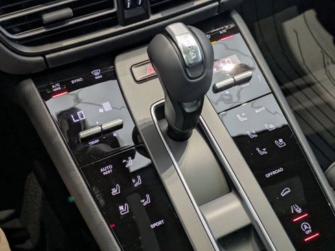 Used 2025 Porsche Macan image 20