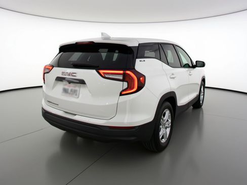 Used 2024 GMC Terrain SLE image 9