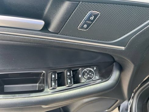 Used 2018 Ford Edge SEL w/ Equipment Group 201A AWD/4WD image 16