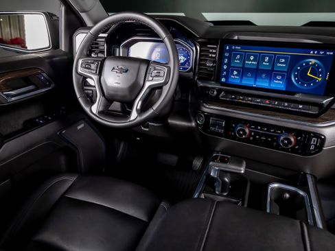 Used 2024 Chevrolet Silverado 1500 LT Trail Boss w/ LT Trail Boss Premium Package AWD/4WD image 6