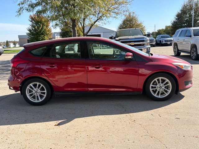 Used 2017 Ford Focus SE w/ Cold Weather Package FWD image 5
