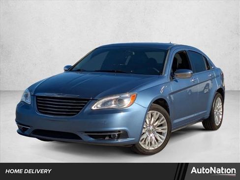 Used 2011 Chrysler 200 Limited image 1