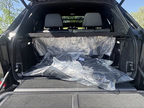 Used 2026 BMW X7 M60i w/ Climate Comfort Package image 33