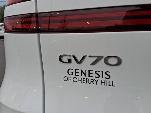 Certified 2025 Genesis Electrified GV70 image 31
