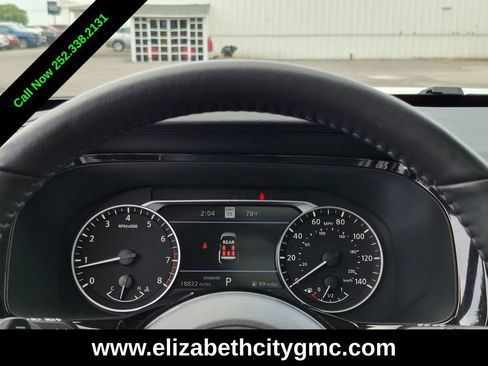 Used 2024 Nissan Pathfinder SL w/ SL Premium Package FWD image 17