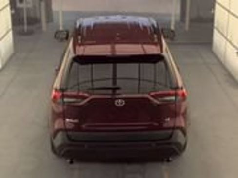 Used 2021 Toyota RAV4 LE FWD image 6