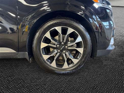 Certified 2022 Kia Carnival EX image 11