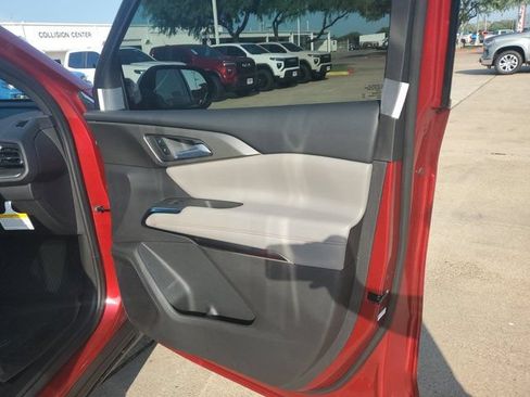 New 2026 Chevrolet Traverse LT w/ Driver Confidence Package FWD image 10