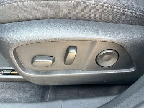 Used 2025 Chevrolet Equinox LT w/ Convenience Package II FWD image 12