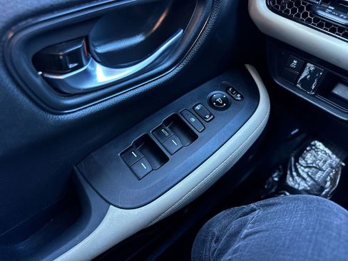 Used 2024 Honda HR-V LX image 13