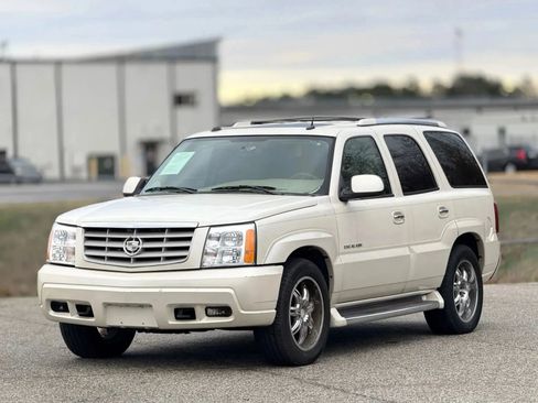 Used 2004 Cadillac Escalade 2WD image 4