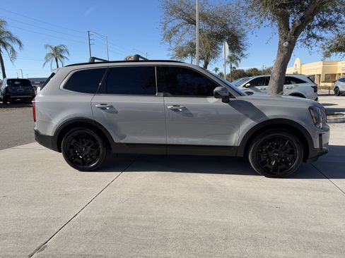 Certified 2022 Kia Telluride EX w/ EX Premium Package image 3